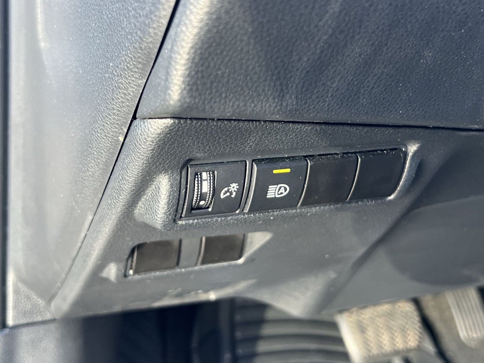 Used 2024 Toyota Corolla Cross LE FWD image 28