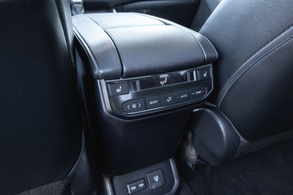 Used 2023 Toyota Highlander Platinum image 30
