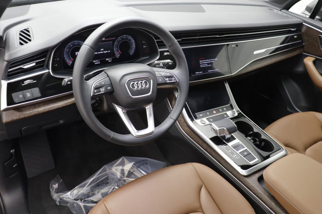 Used 2025 Audi Q7 3.0T Premium Plus w/ Premium Plus Package AWD/4WD image 6