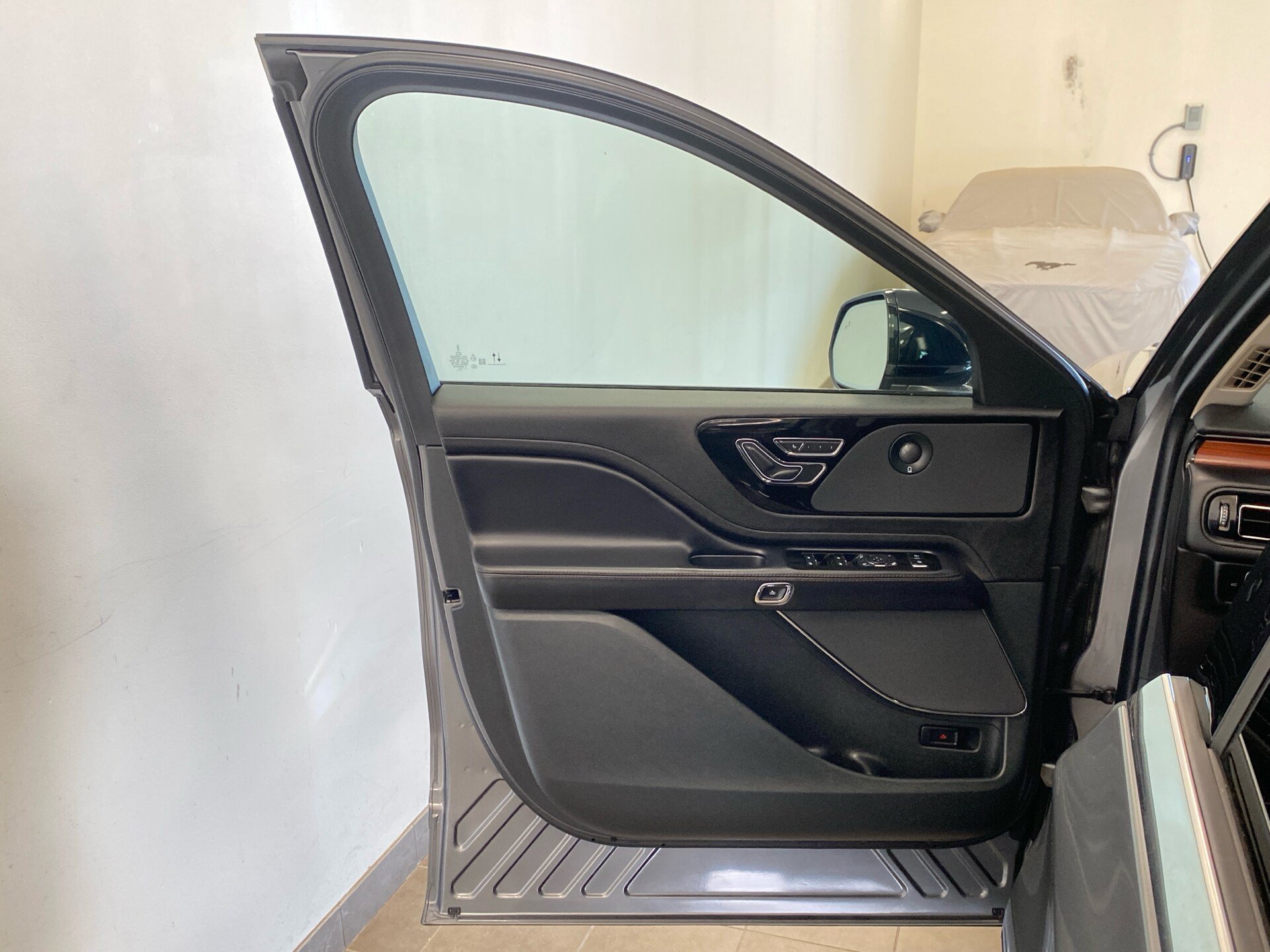 Used 2023 Lincoln Aviator Reserve w/ Equipment Group 201A AWD/4WD image 16