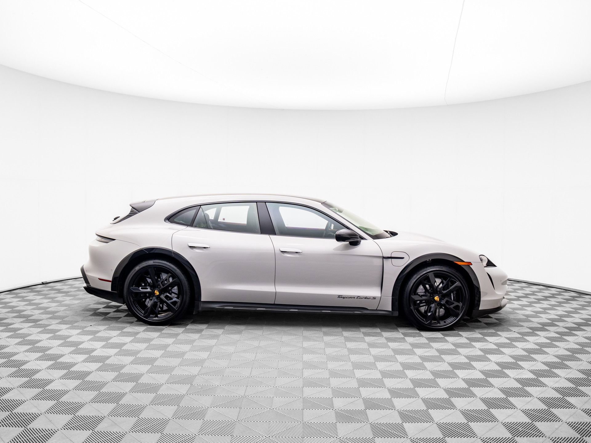 Certified 2022 Porsche Taycan Turbo S image 8