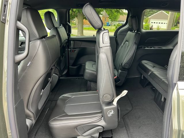 New 2027 Chrysler Pacifica Select AWD/4WD image 6