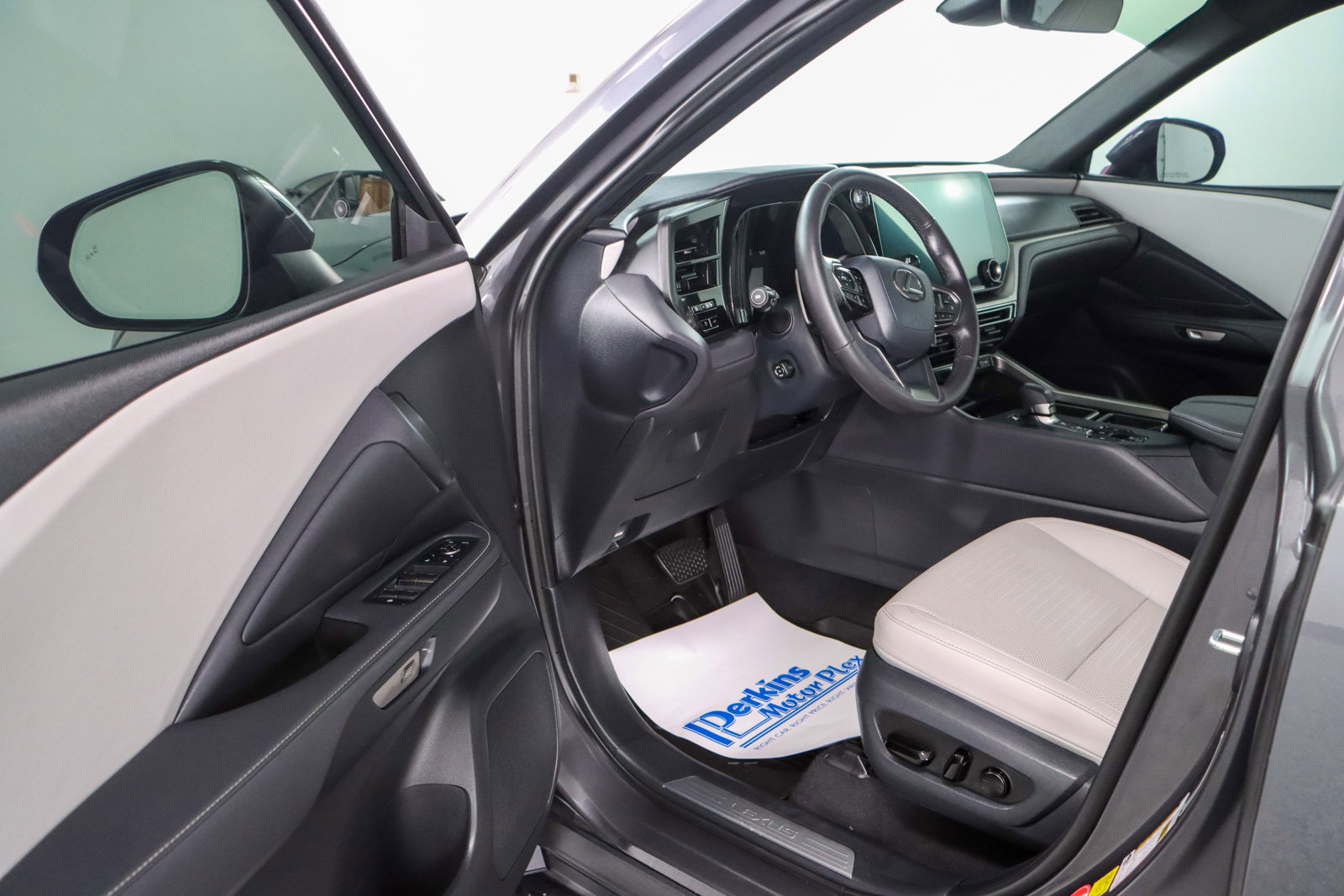 Used 2024 Lexus TX 350 FWD w/ Cold Weather Package image 3