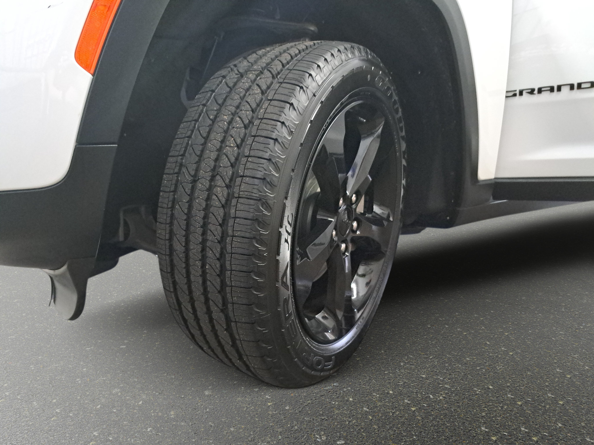 Certified 2024 Jeep Grand Cherokee Altitude AWD/4WD image 30