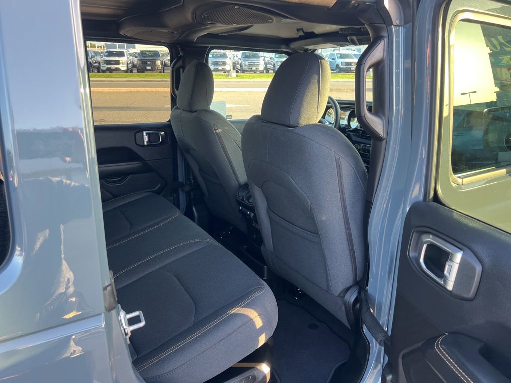 Used 2025 Jeep Wrangler Unlimited Sahara AWD/4WD image 39
