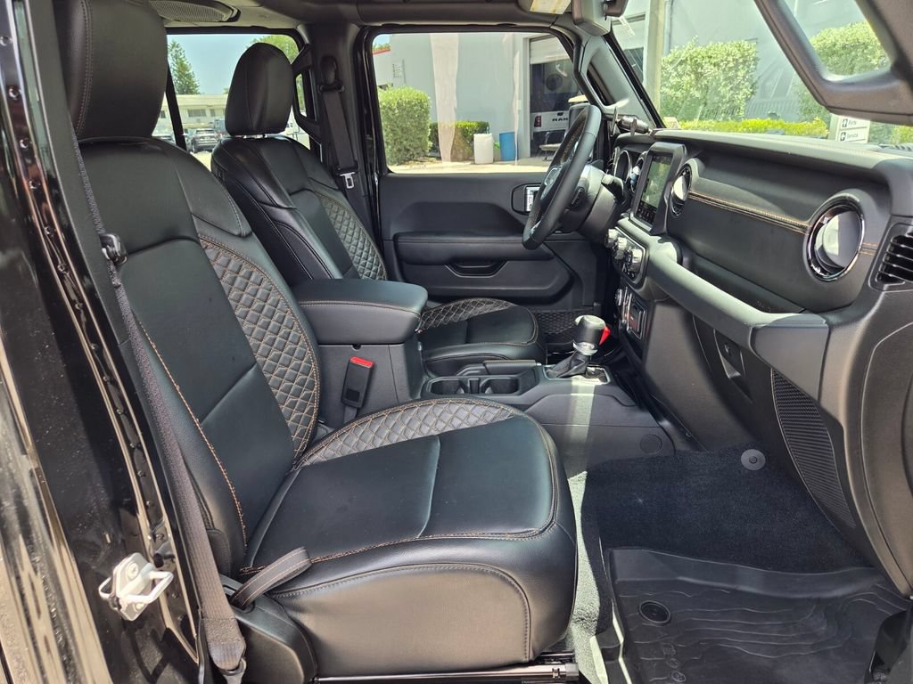 Used 2023 Jeep Gladiator Overland AWD/4WD image 18