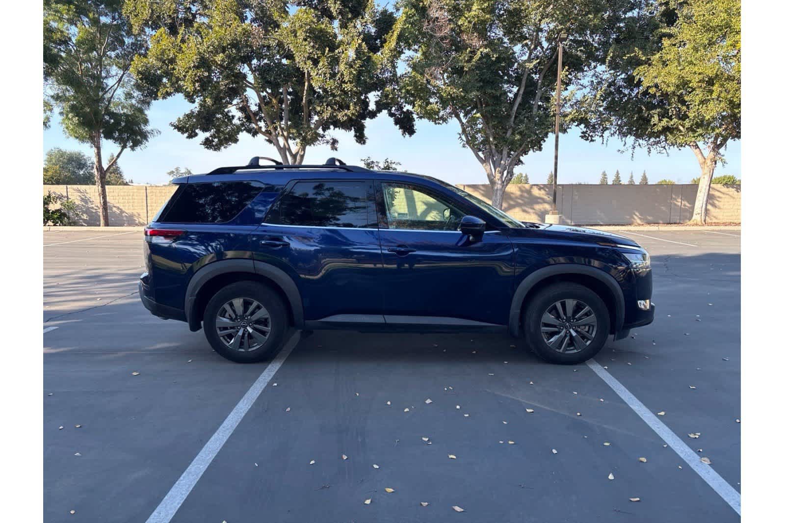 Used 2022 Nissan Pathfinder SV FWD image 8