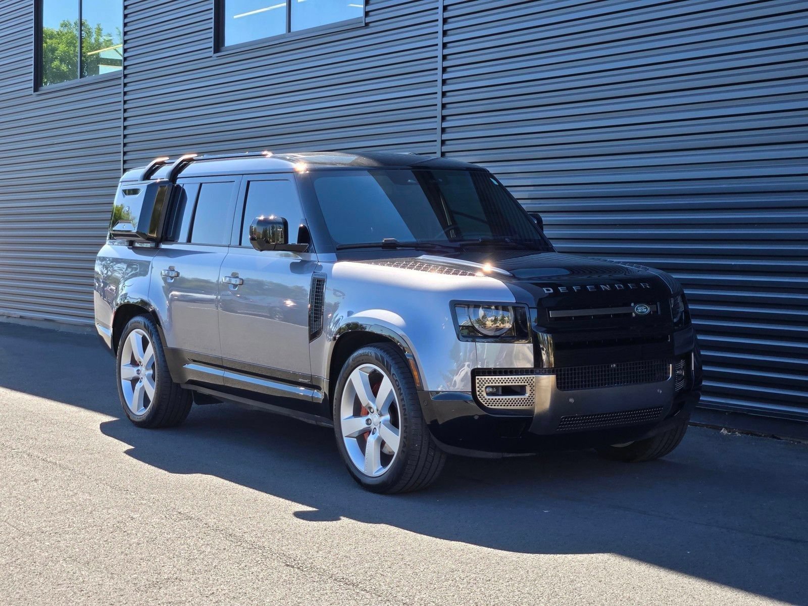Used 2024 Land Rover Defender 130 X AWD/4WD image 9