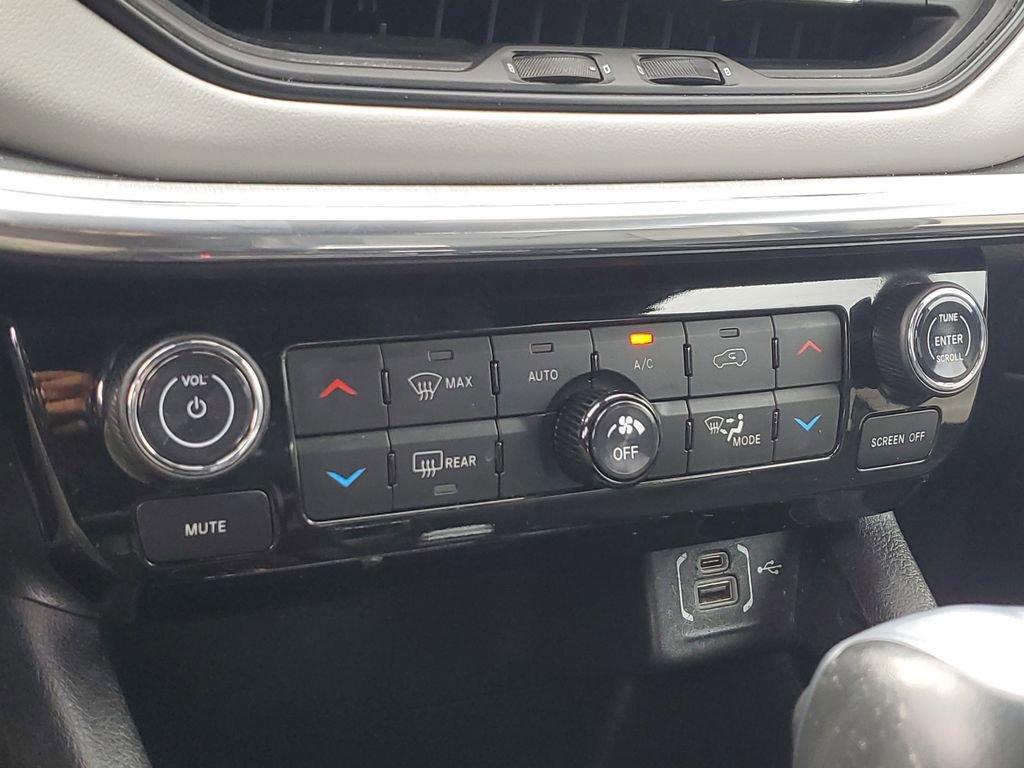 Used 2023 Jeep Compass Limited image 27