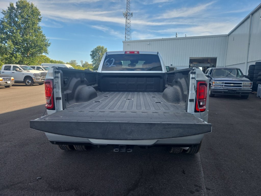 New 2026 RAM 3500 Big Horn AWD/4WD image 10