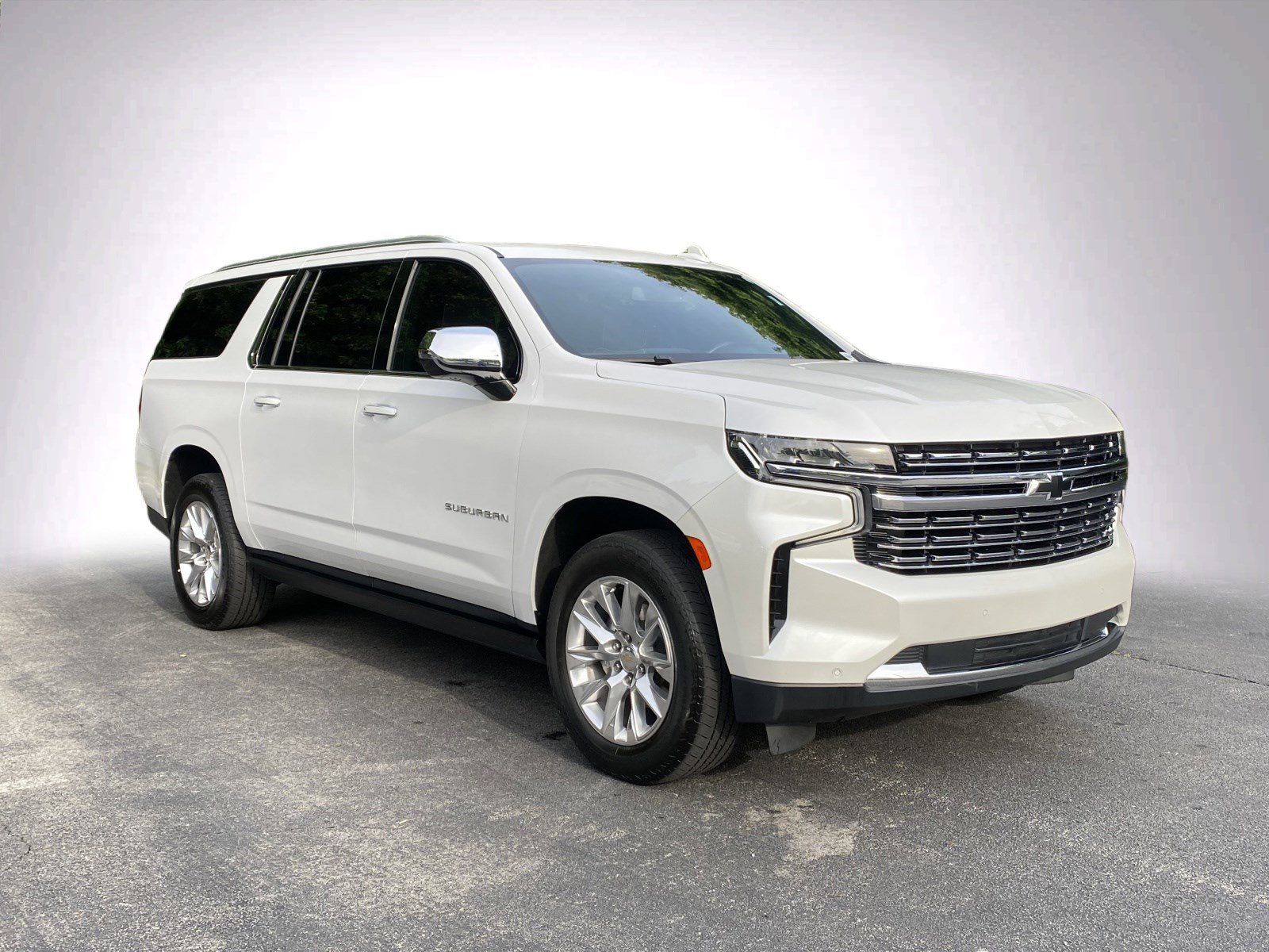 Used 2023 Chevrolet Suburban Premier AWD/4WD image 2