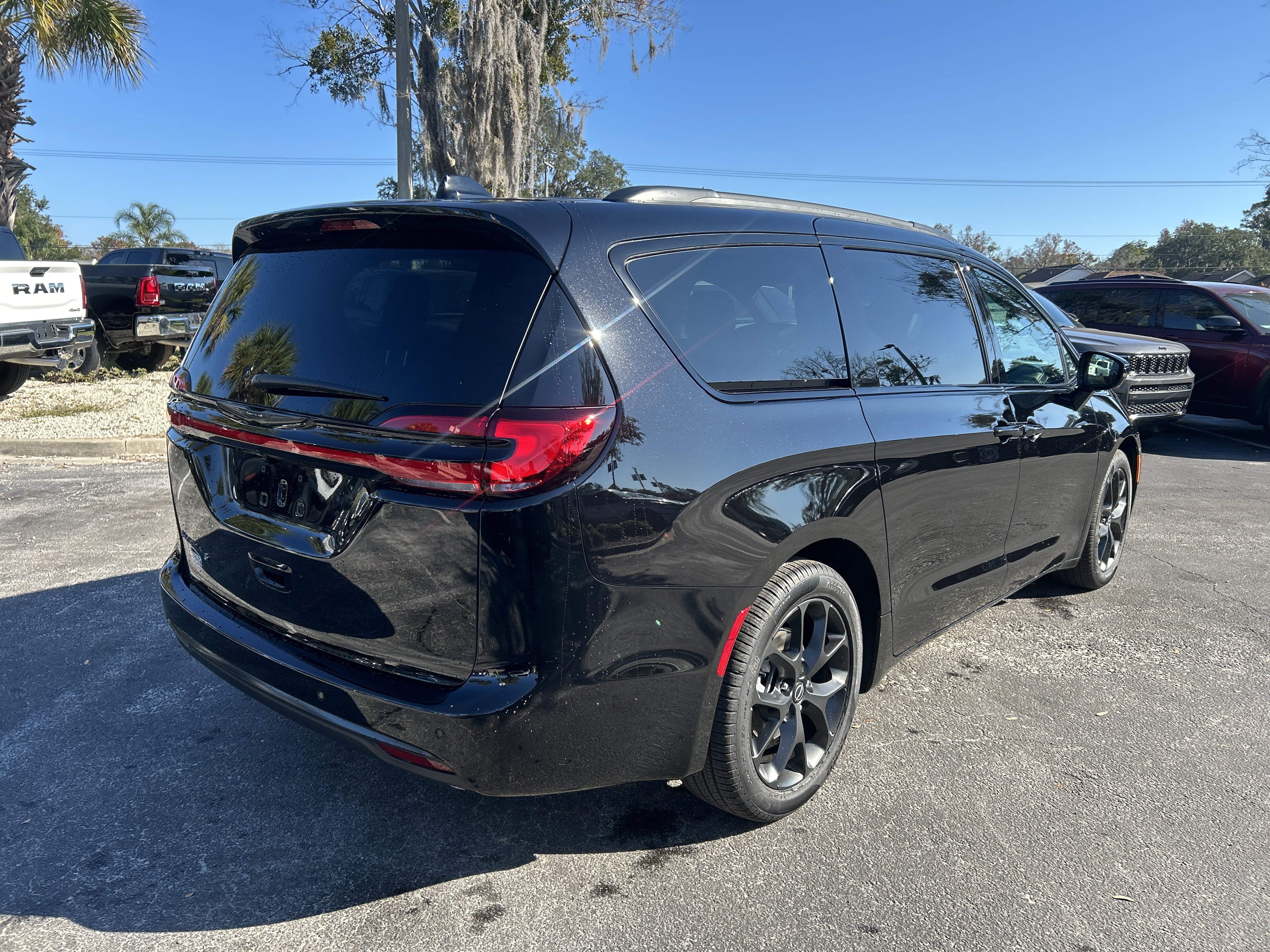 New 2026 Chrysler Pacifica Select image 29