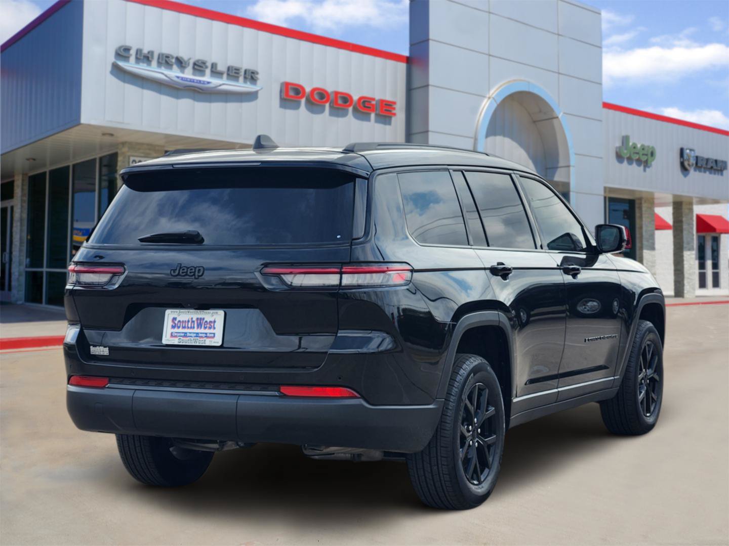 Used 2025 Jeep Grand Cherokee L Altitude RWD image 5