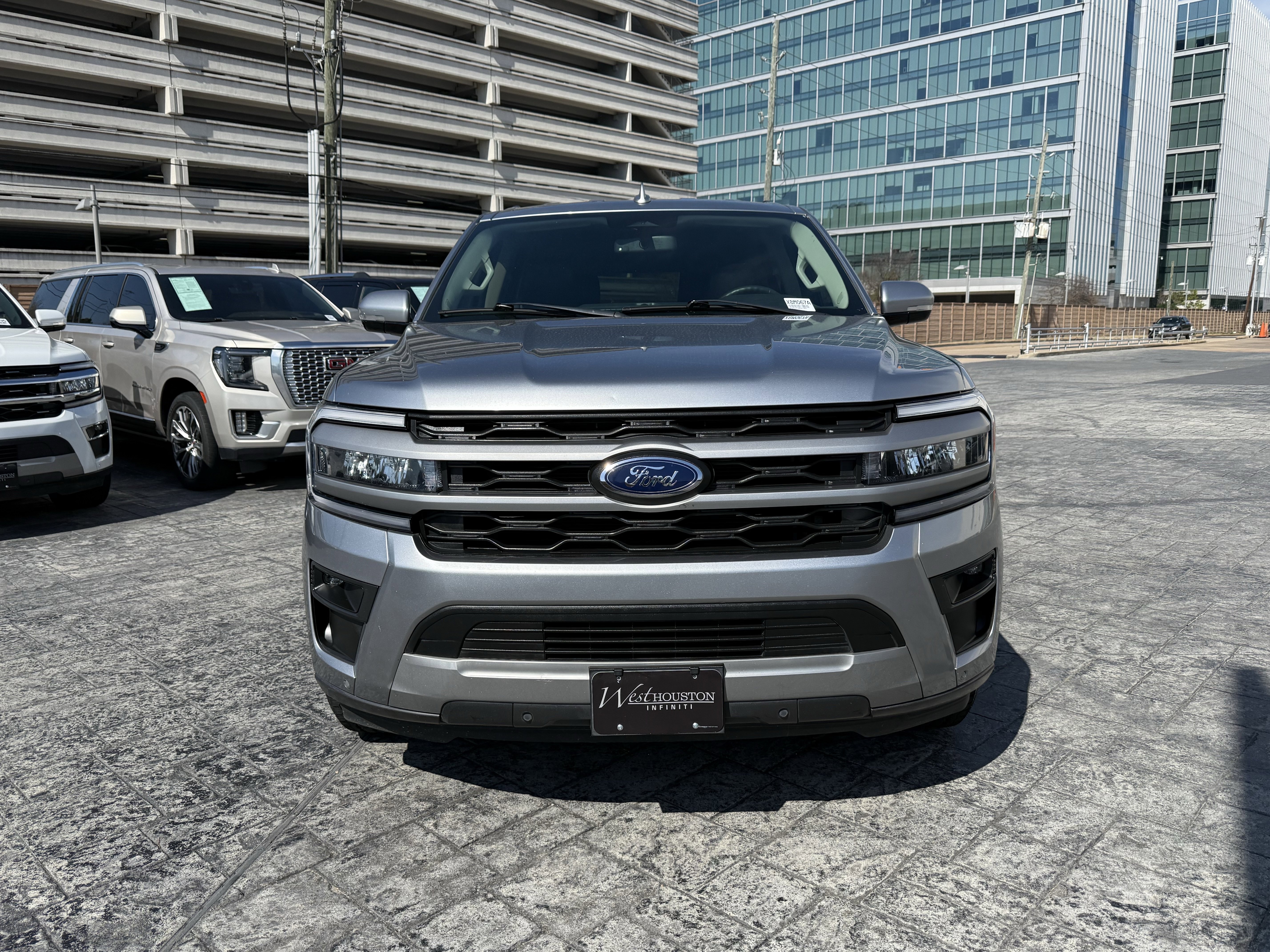 Used 2022 Ford Expedition Max XLT image 2