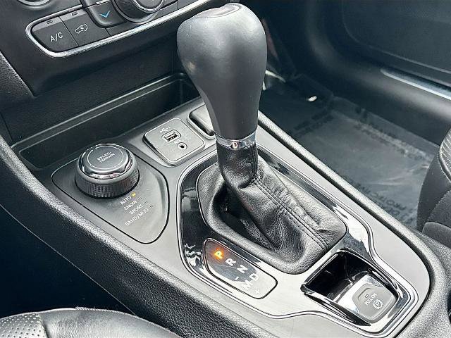 Used 2019 Jeep Cherokee Limited image 10