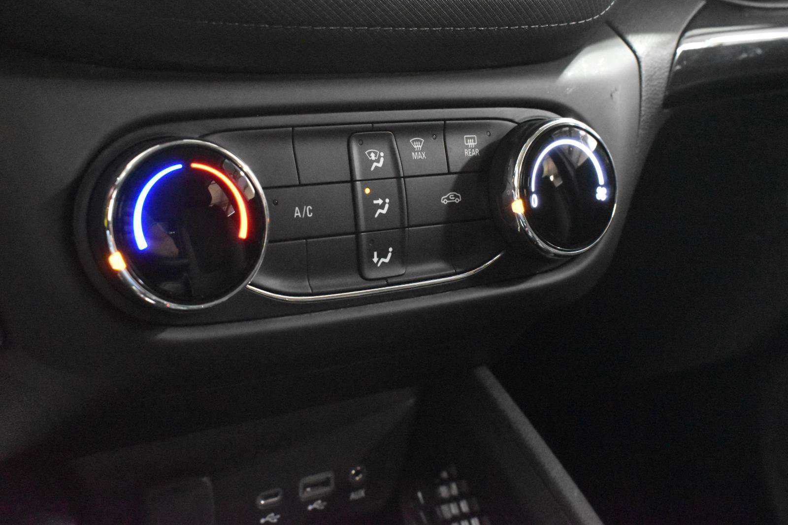 Used 2023 Chevrolet TrailBlazer LS FWD image 19