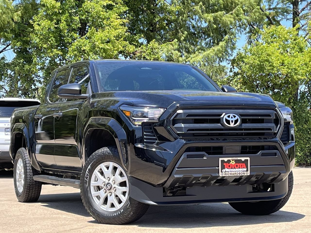 Used 2025 Toyota Tacoma SR AWD/4WD image 2