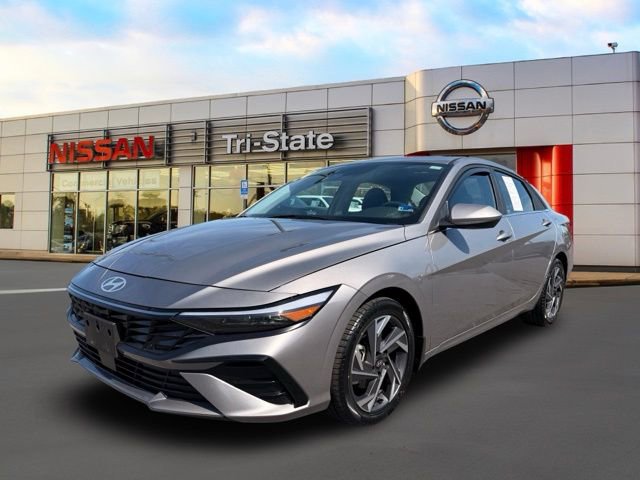 Used 2024 Hyundai Elantra SEL w/ Convenience Package image 2