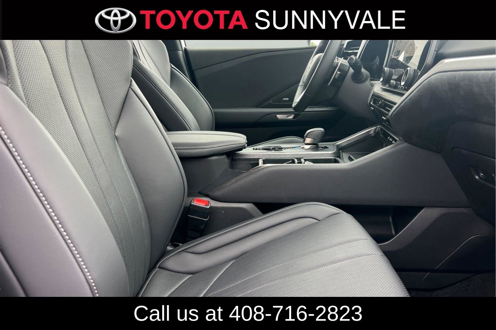 Used 2025 Lexus TX 500h AWD w/ Technology Package image 21