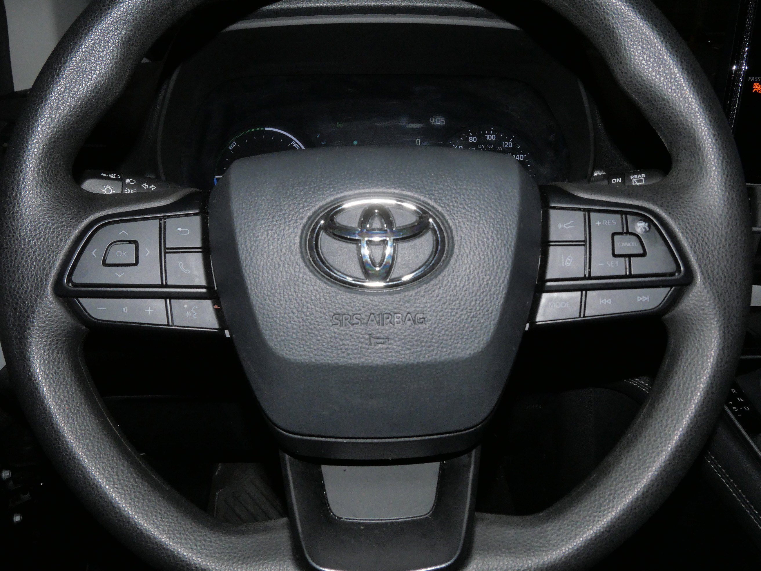 Certified 2025 Toyota Sienna LE image 27