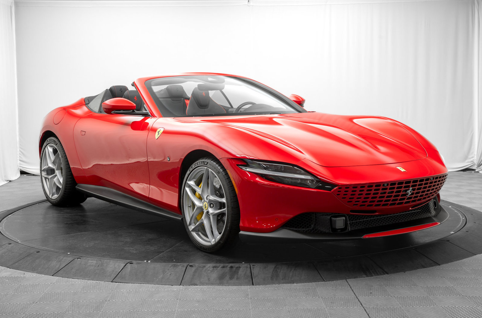 Used 2026 Ferrari Roma Spider RWD image 17