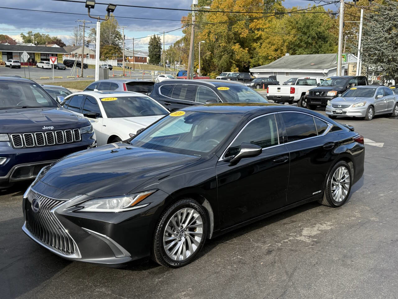 Used 2020 Lexus ES 300h w/ Luxury Package image 2