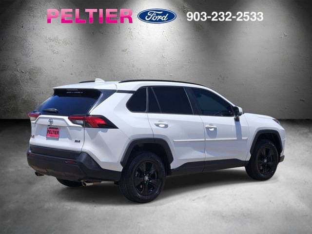 Used 2019 Toyota RAV4 XLE w/ Convenience Package FWD image 4