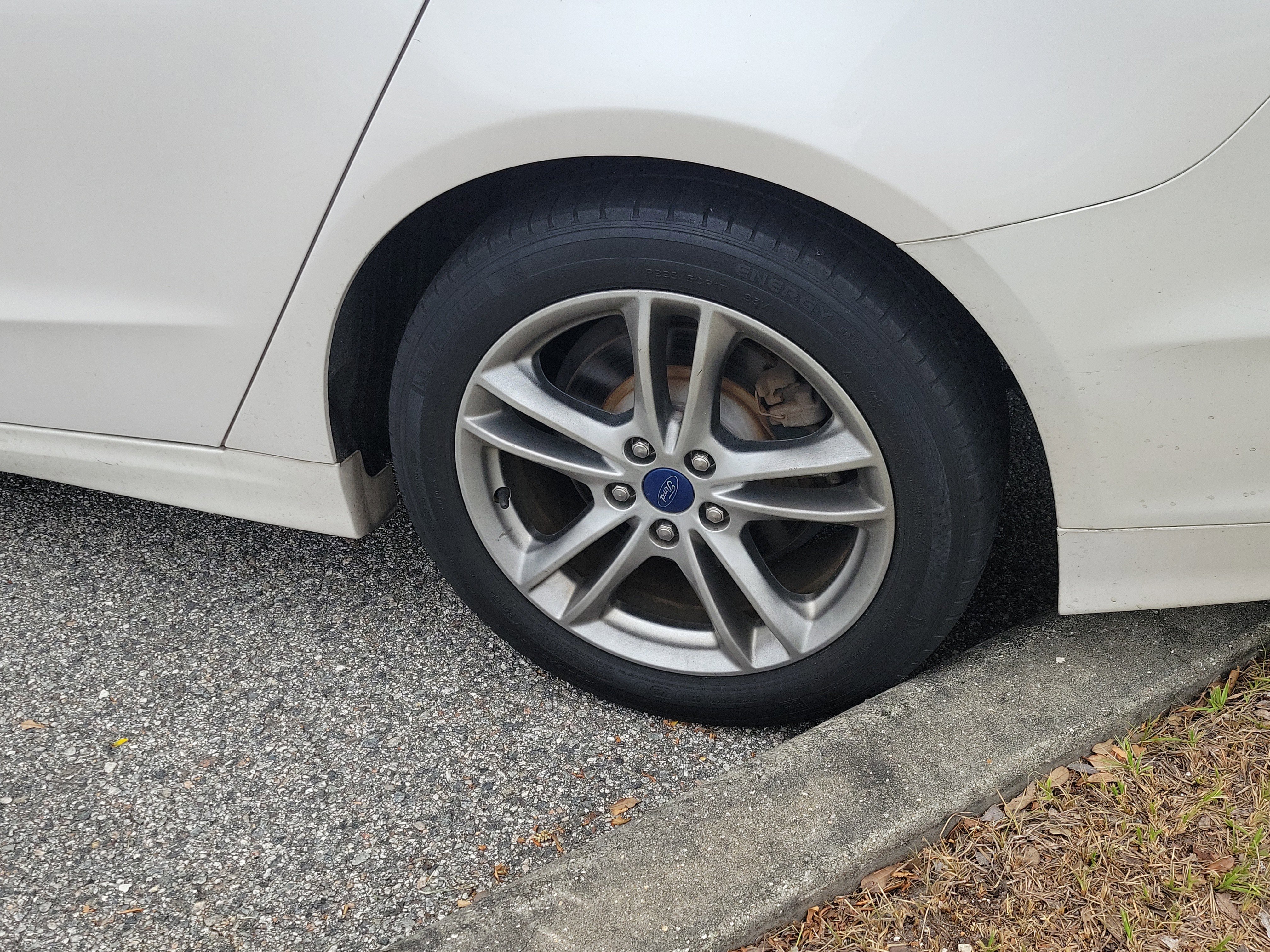 Used 2015 Ford Fusion Titanium FWD image 26