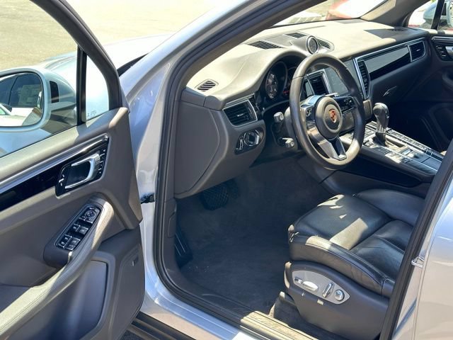 Used 2017 Porsche Macan AWD/4WD image 8