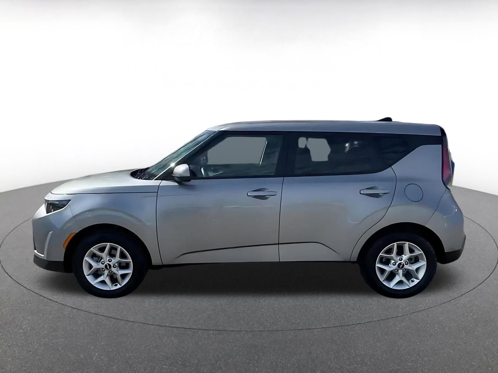 Used 2025 Kia Soul LX w/ LX Technology Package image 9