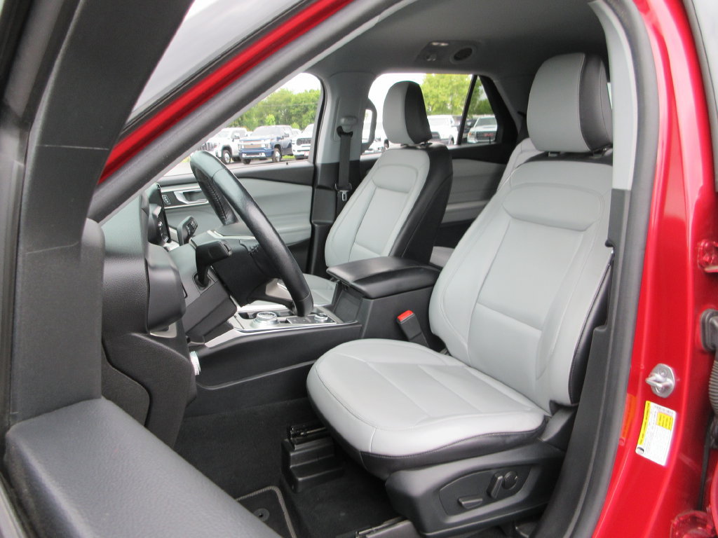Used 2021 Ford Explorer XLT w/ Equipment Group 202A AWD/4WD image 19