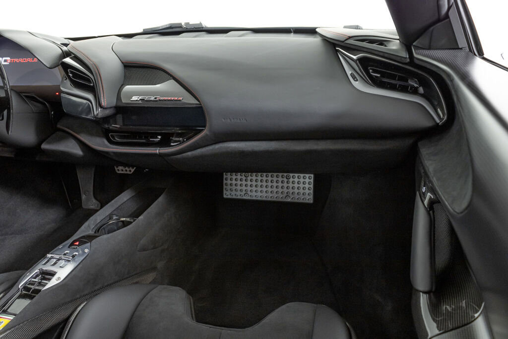 Used 2022 Ferrari SF90 Stradale image 40