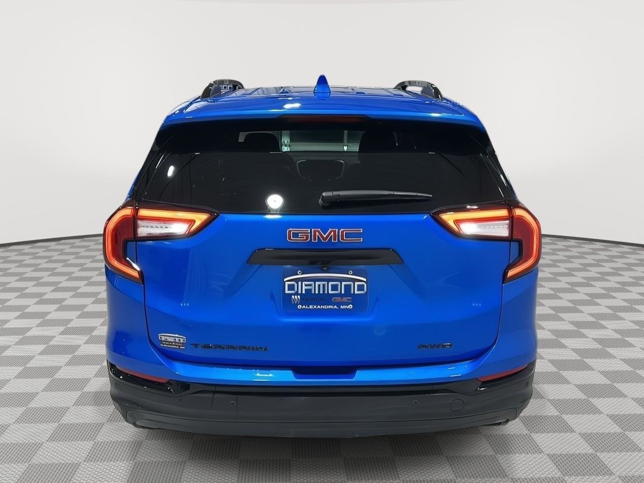 Used 2024 GMC Terrain SLT w/ Elevation Edition image 4