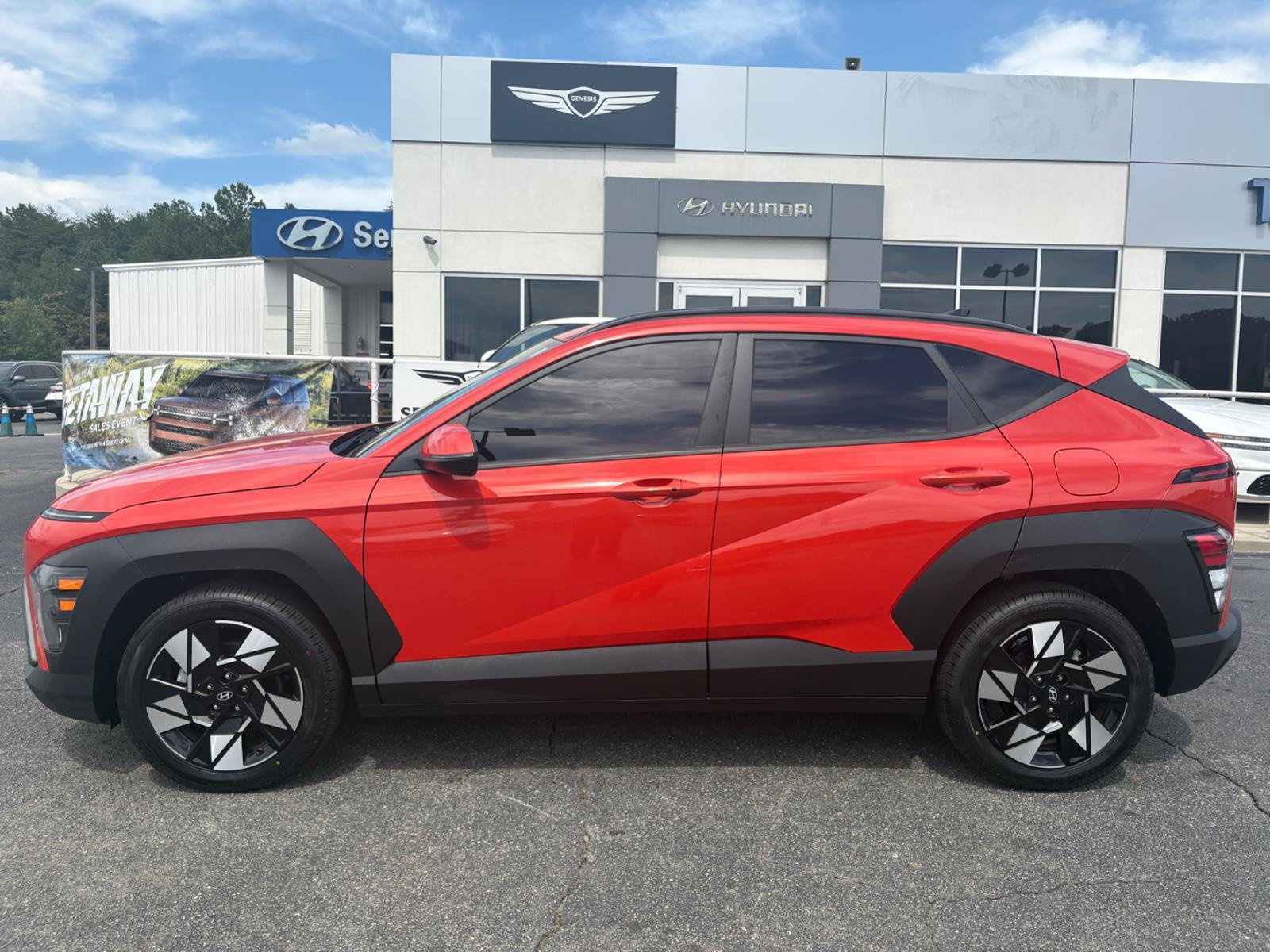 Used 2024 Hyundai Kona SEL FWD image 4