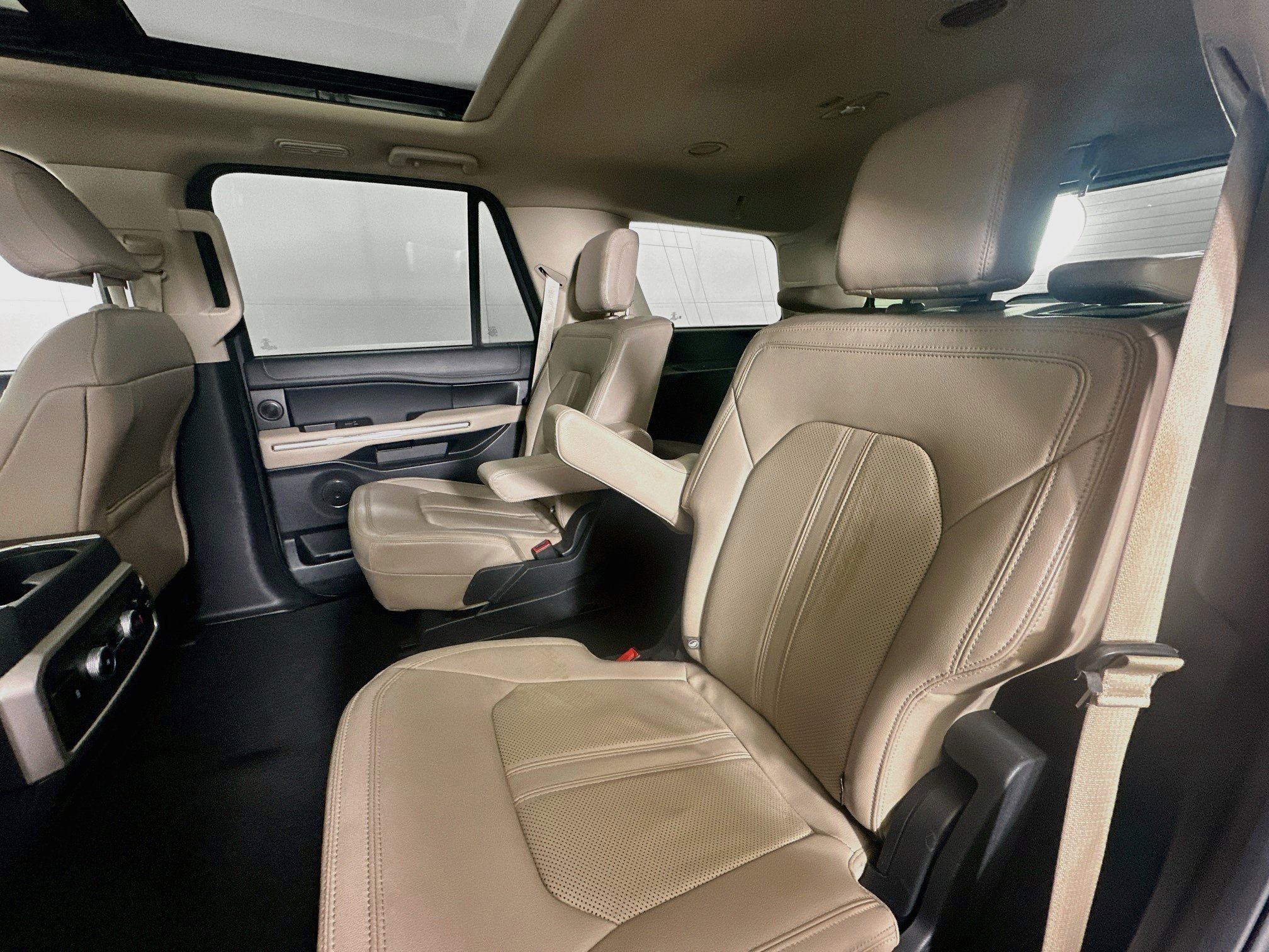 Used 2024 Ford Expedition Limited RWD image 29