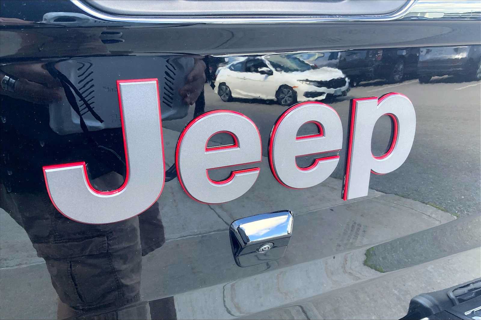 Used 2025 Jeep Gladiator Rubicon w/ Convenience Group AWD/4WD image 33