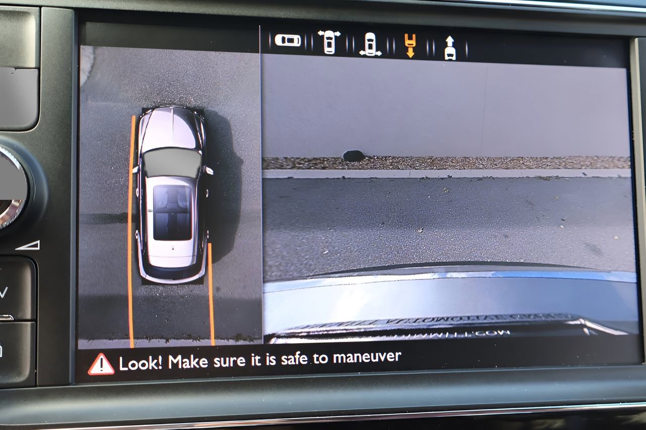 Used 2020 Bentley Bentayga image 26