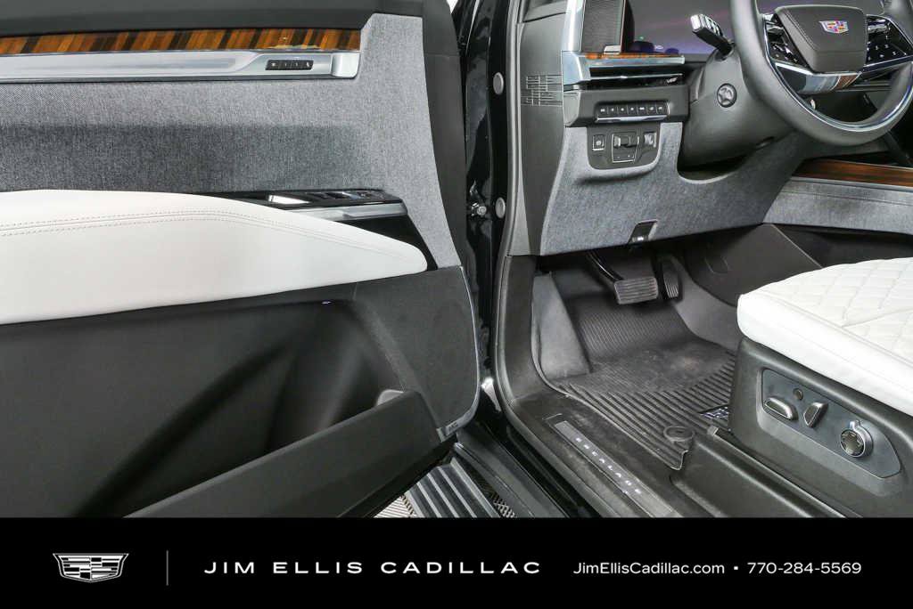 Certified 2026 Cadillac Escalade Platinum Sport w/ LPO, ONYX Package AWD/4WD image 7