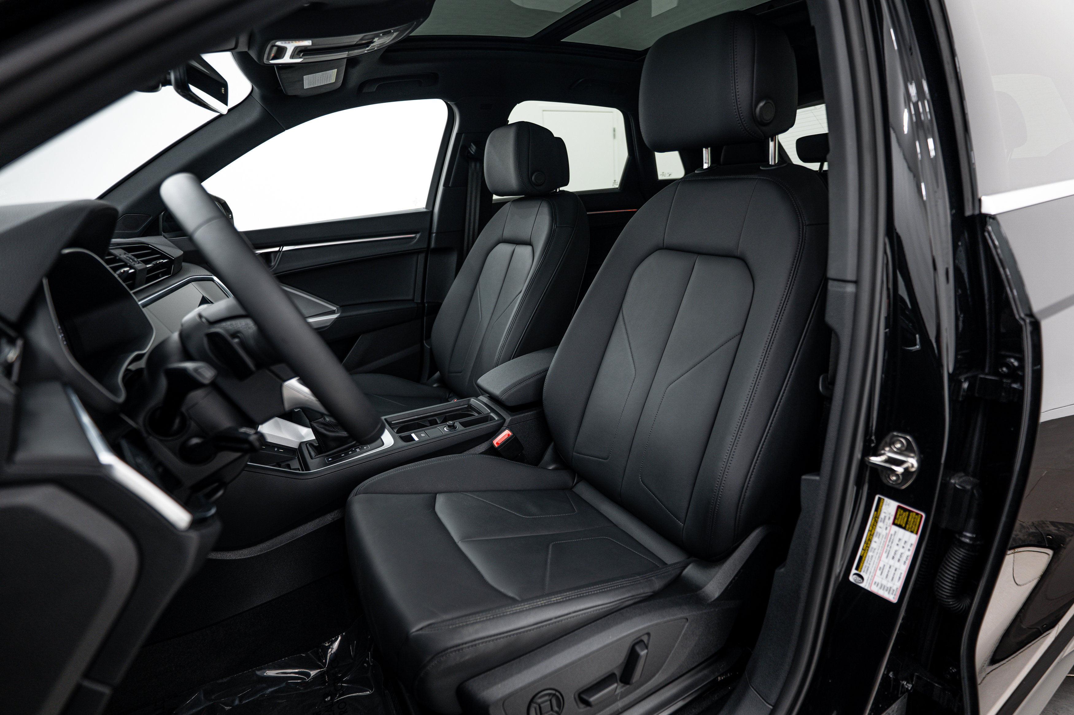 New 2025 Audi Q3 2.0T Premium Plus w/ Premium Plus Package AWD/4WD image 14