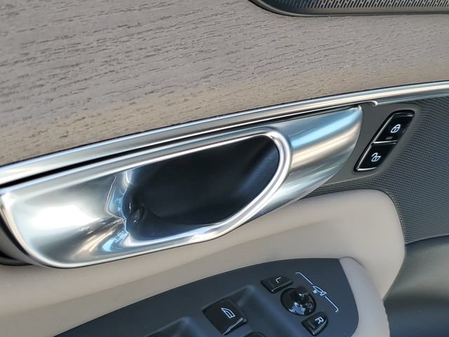 New 2026 Volvo XC90 T8 Plus w/ Protection Package AWD/4WD image 21