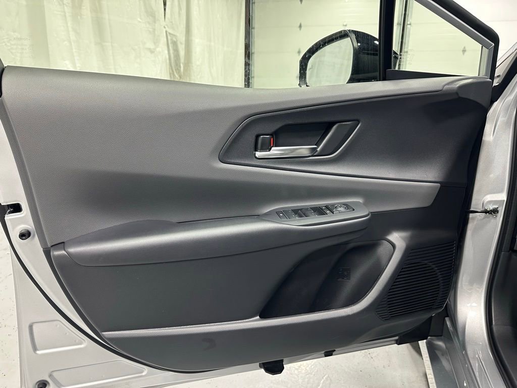 Used 2025 Toyota Prius XLE image 7