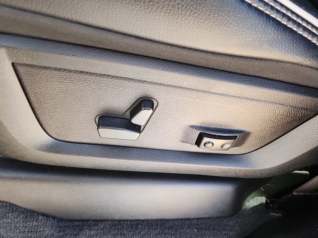 Used 2025 RAM 3500 Laramie w/ Sport Appearance Package AWD/4WD image 8