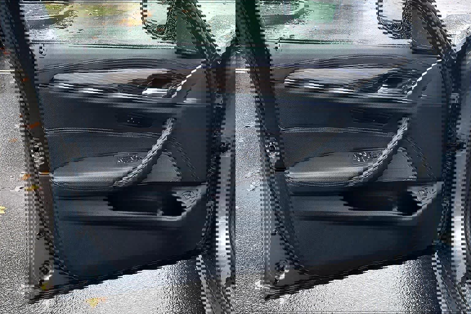 Used 2020 BMW M550i xDrive image 25