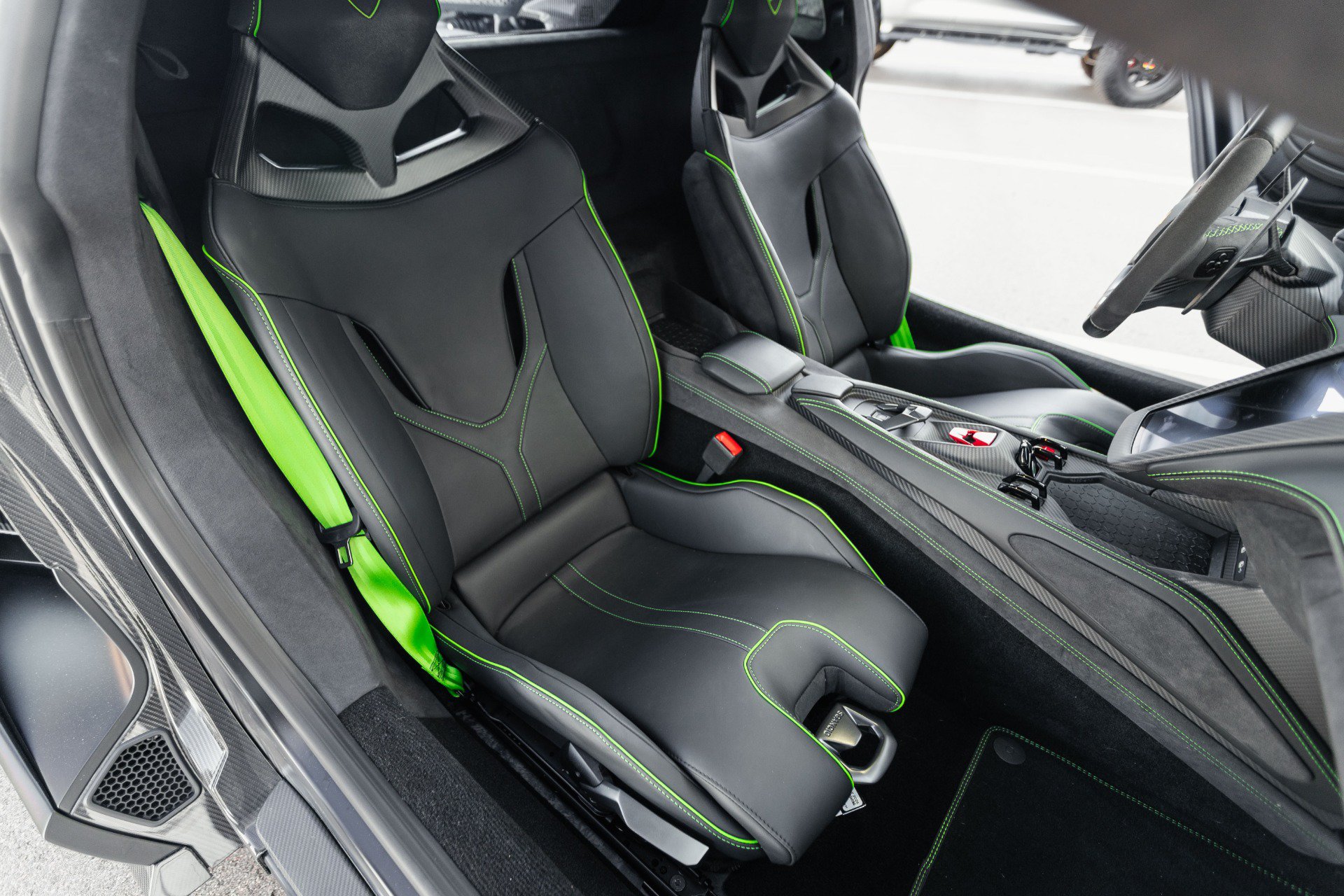Used 2025 Lamborghini Revuelto AWD/4WD image 57