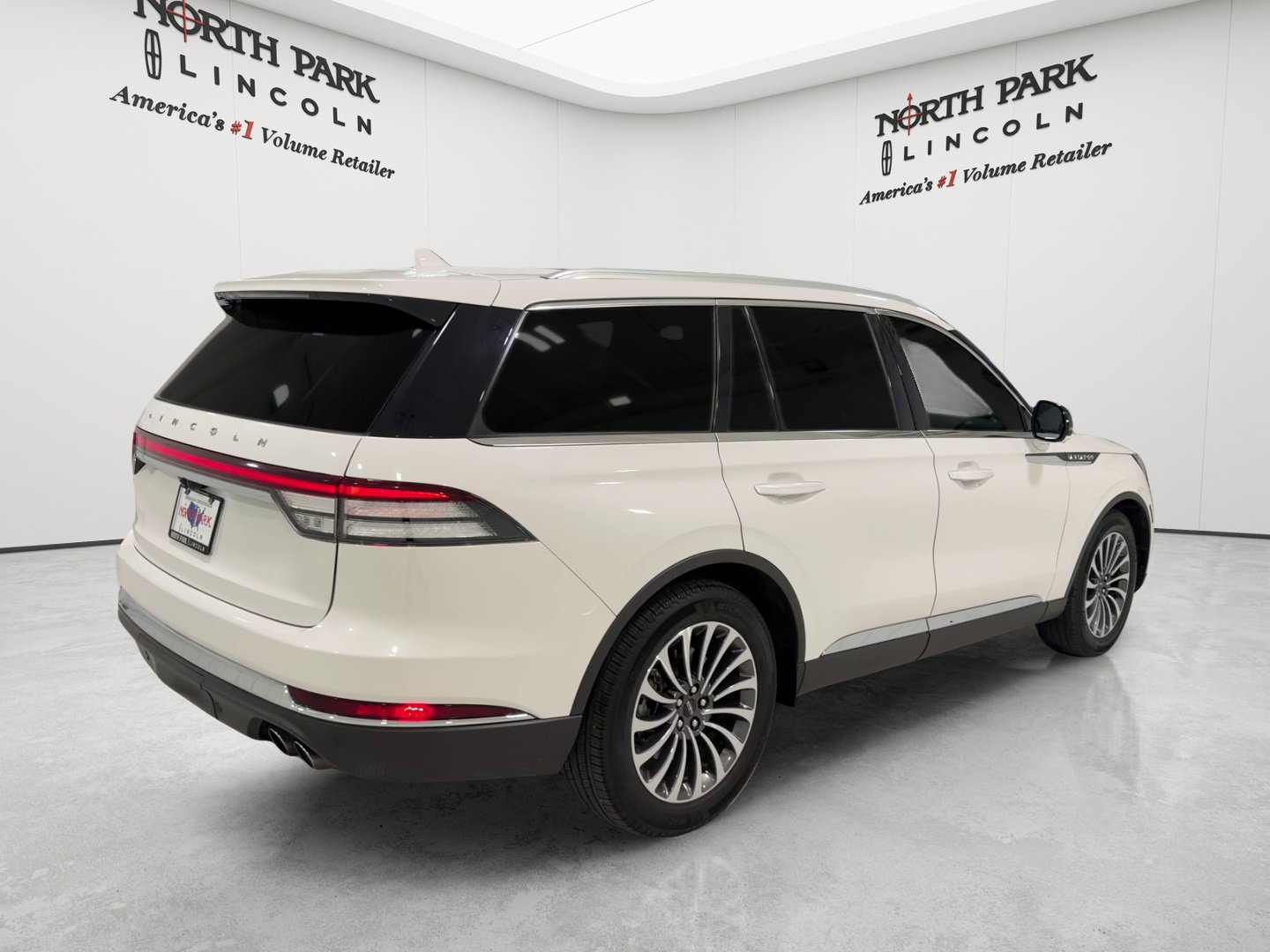 Used 2021 Lincoln Aviator Reserve w/ Class IV Trailer Tow Package RWD image 5