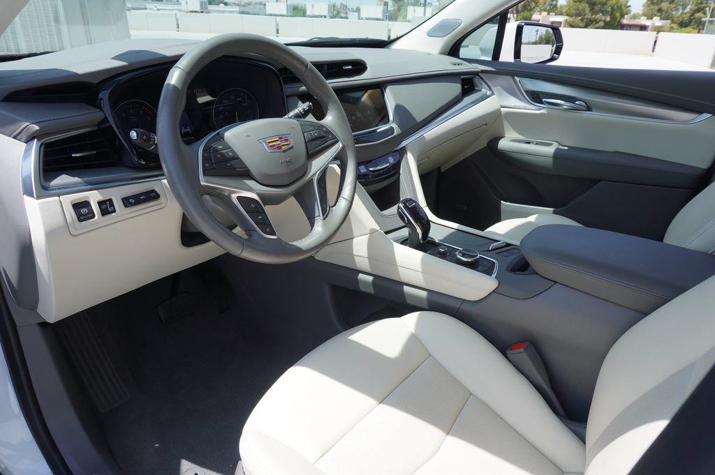Certified 2024 Cadillac XT5 Premium Luxury w/ Technology Package FWD image 17