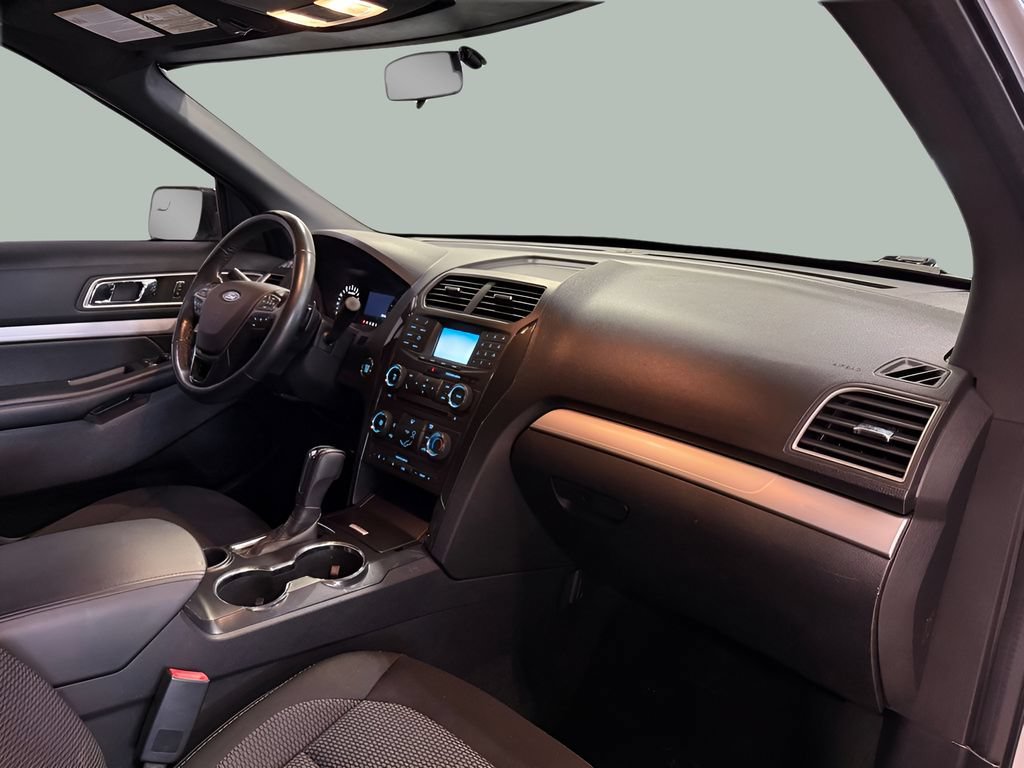 Used 2017 Ford Explorer XLT FWD image 36