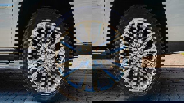 Used 2019 Cadillac Escalade ESV Premium Luxury image 15