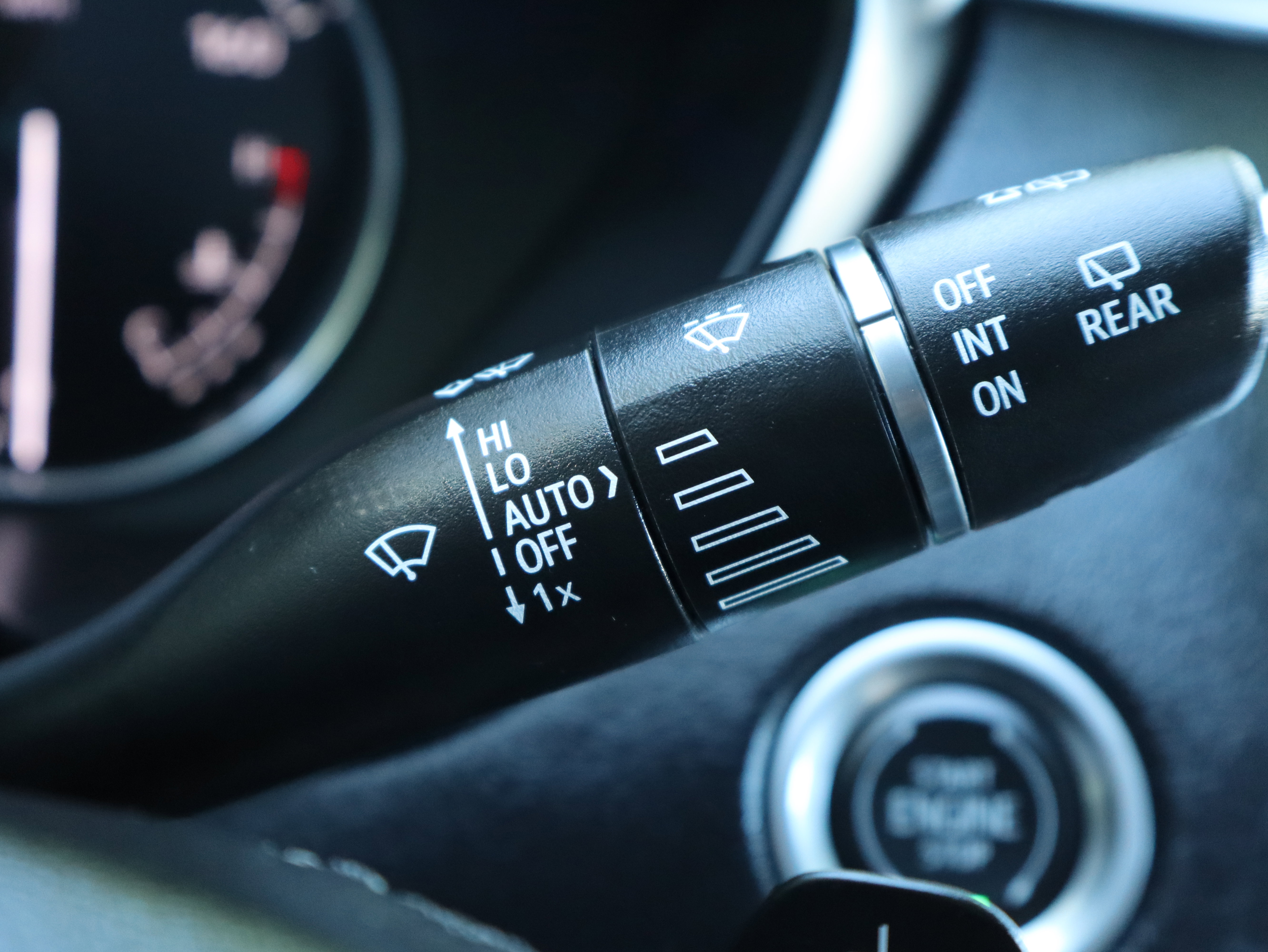 Used 2022 Cadillac XT4 Premium Luxury w/ Enhanced Visibility Package image 31