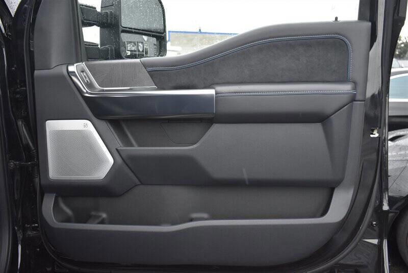 Used 2025 Ford F450 Platinum w/ Camper Package image 29